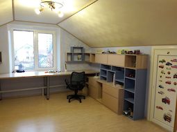 Шкафы в мансарду на заказ